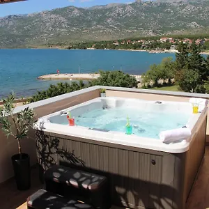https://apartment-dinko.hotelinzadar.com